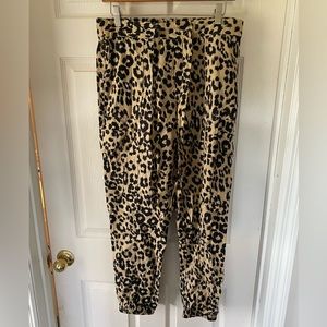 Printed linen joggers with cargo pockets